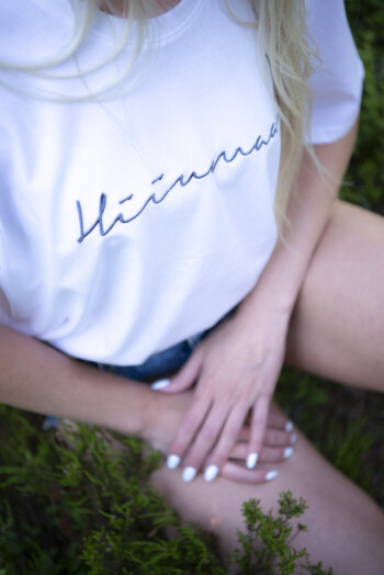 Hiiumaa kirjaga T-särk unisex - Image 4