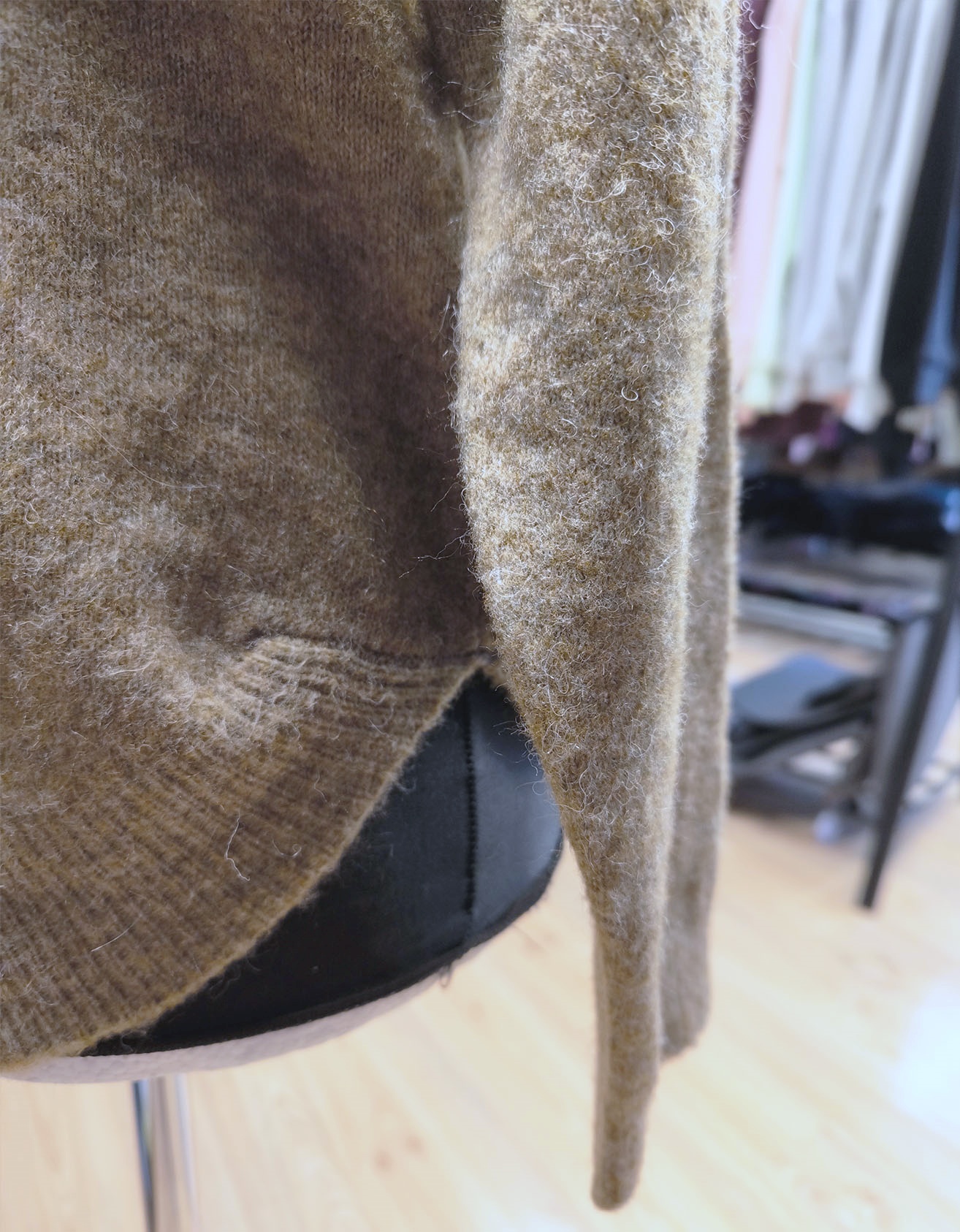 Pruun kampsun lillega - Image 4