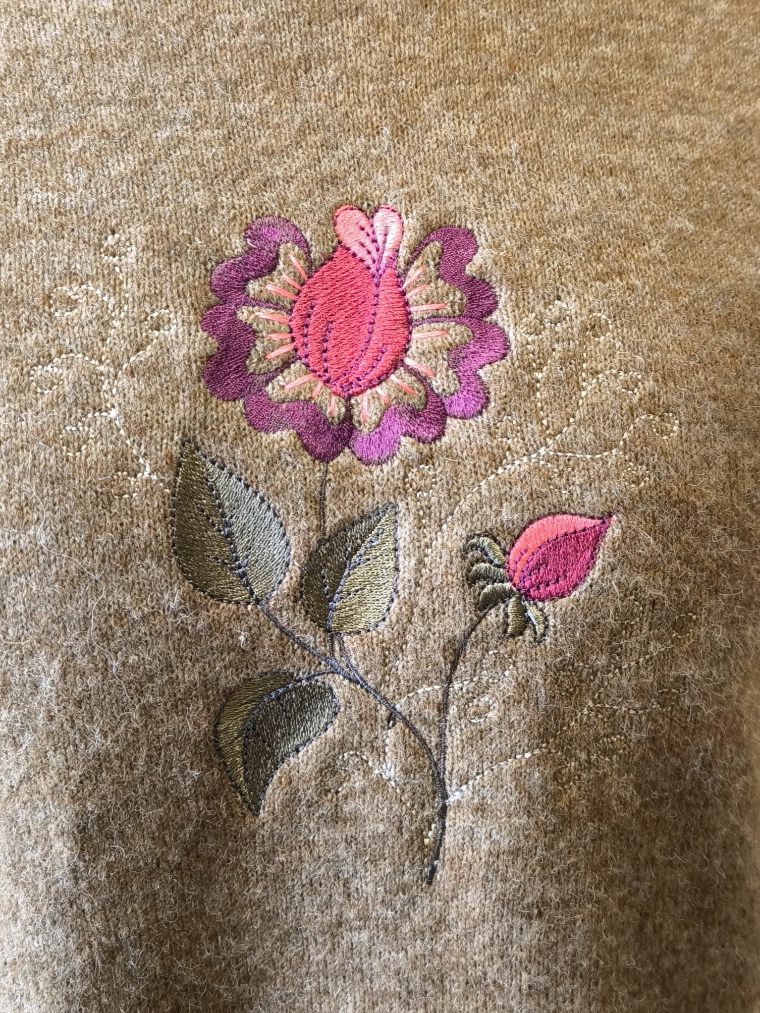 Pruun kampsun lillega - Image 2